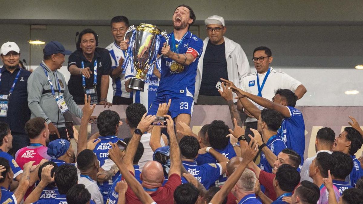 persib-bandung-juara-bri-super-league-2026-1779593283715_169