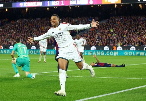 Mbappe mencetak brace saat mengalahkan Barcelona